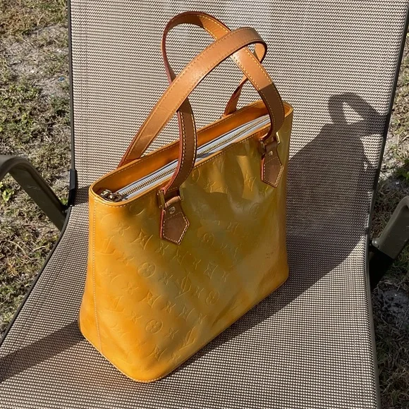 ⭐️SALE⭐️Louis Vuitton, Vernies, Houston, Elegant Yellow Leather Tote Bag - Picture 1 of 14